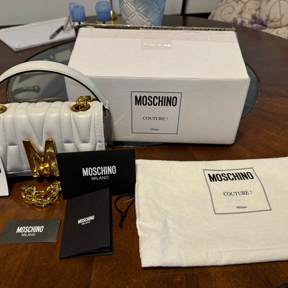 White  Moschino calfskin mini bag finished with refined matelasse quilting NWT - Picture 5 of 9